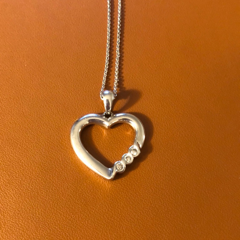 Ben Bridge 14K diamond heart pendant